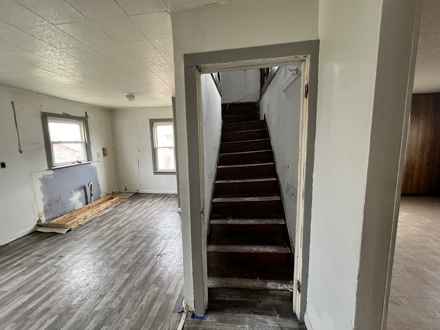 370 Albert Boulevard Kankakee, IL 60901 - Photo 12 of 20 a view of a hallway with wooden floor and entryway