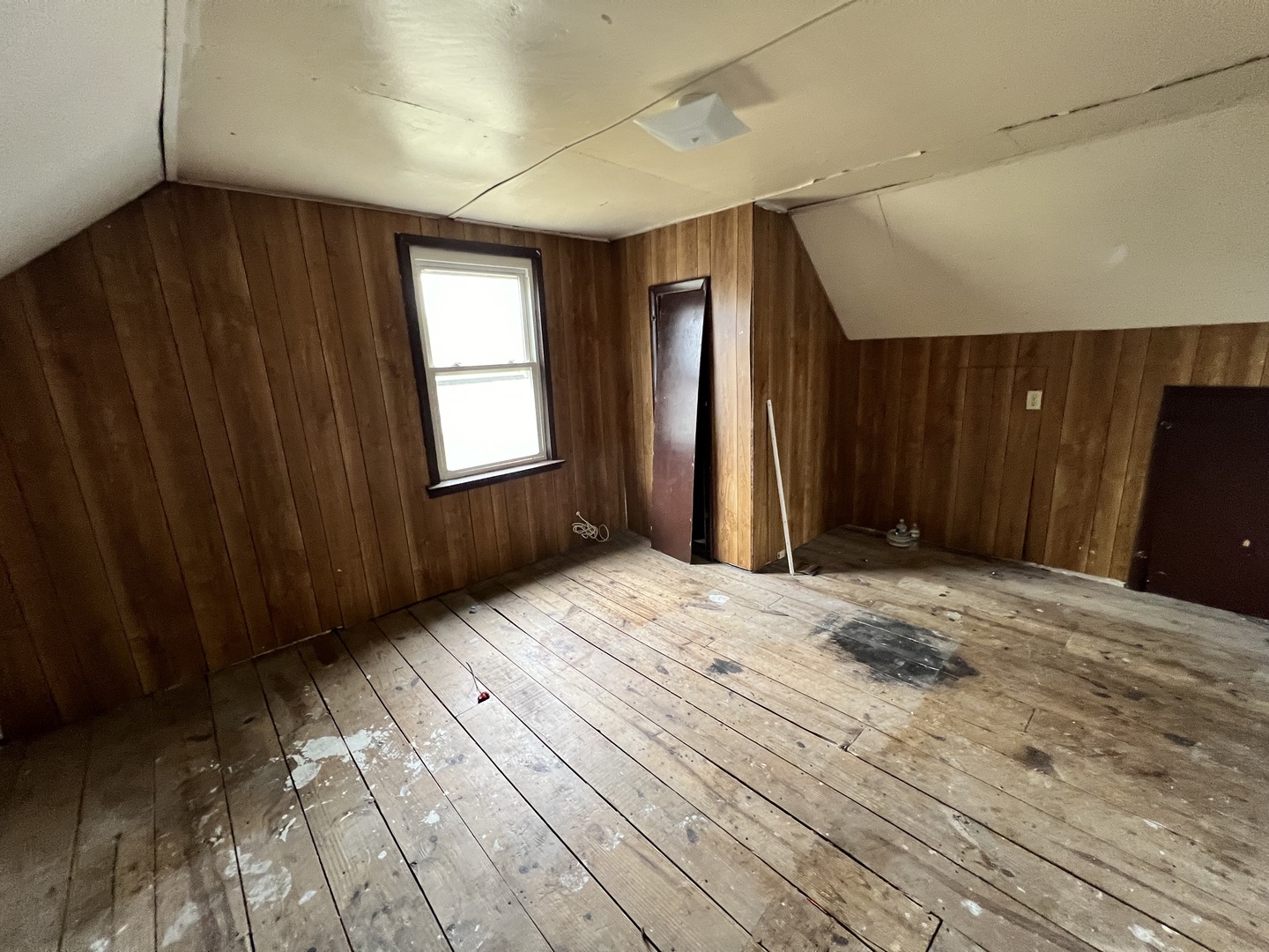 370 Albert Boulevard Kankakee, IL 60901 - Photo 15 of 20 a view of an empty room with wooden floor and a window