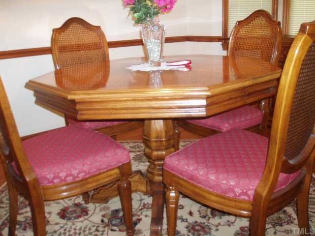 6428 Wynbrook Way Raleigh, NC 27612 - Photo 6 of 6 a room with furniture and flowers