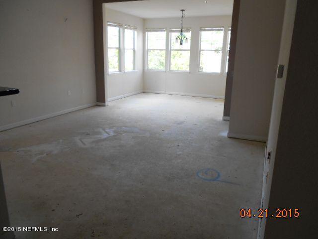 8550 Touchton Road, Unit 1327 Jacksonville, FL 32216 - Photo 3 of 14 a view of an empty room with a window