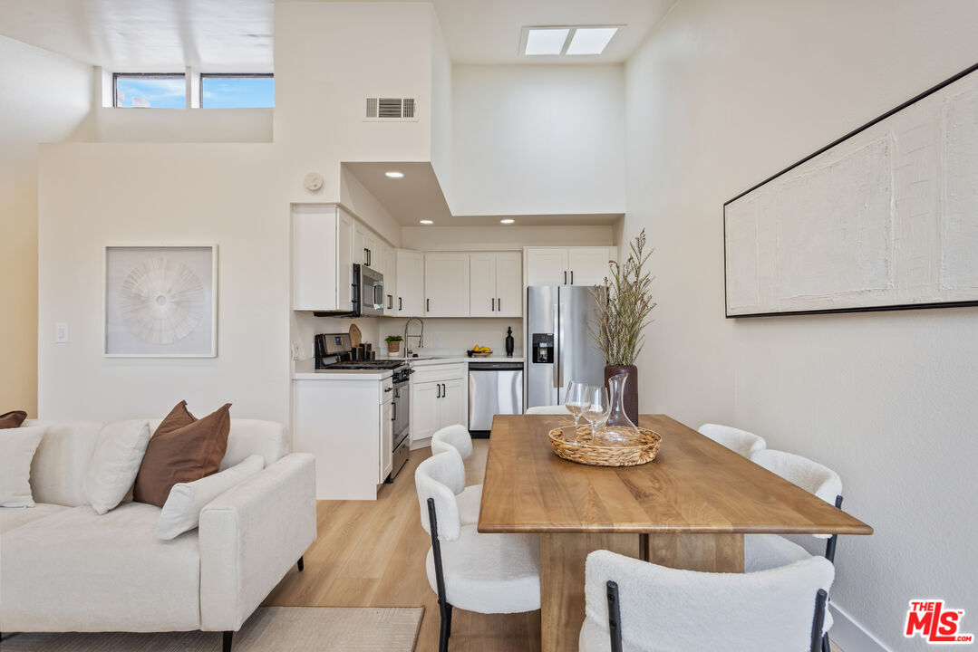 164 West 220th Street, Unit 10 Carson, CA 90745 - Photo 12 of 38