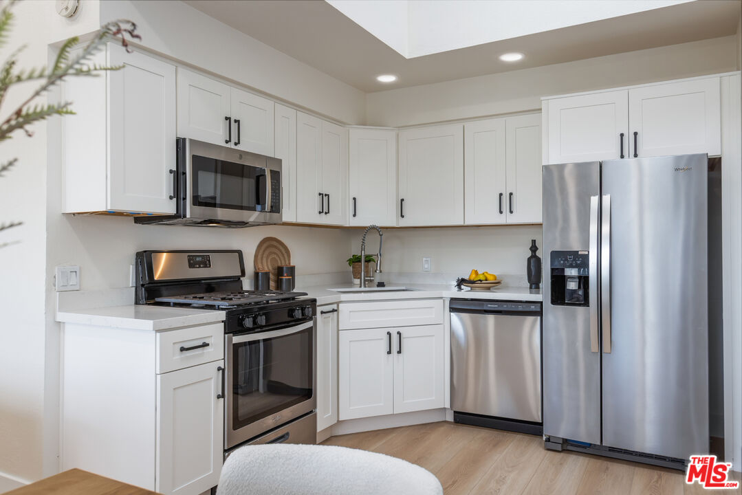 164 West 220th Street, Unit 10 Carson, CA 90745 - Photo 13 of 38