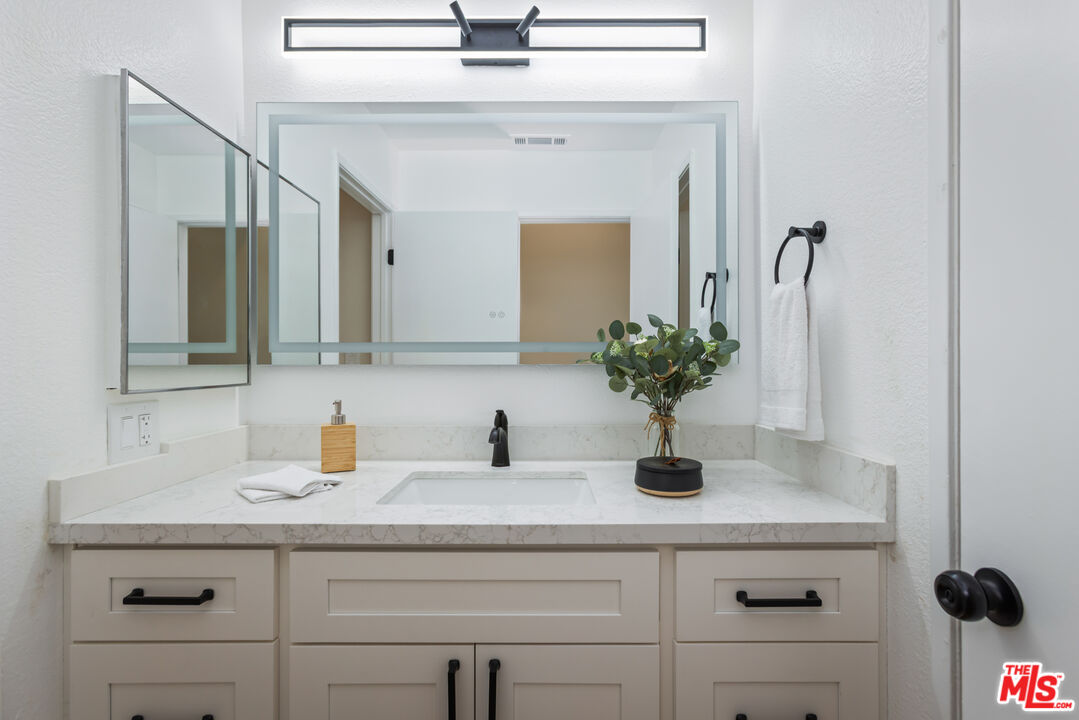 164 West 220th Street, Unit 10 Carson, CA 90745 - Photo 25 of 38