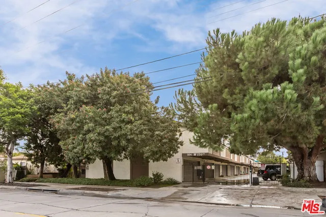 $599,000 | 164 West 220th Street, Unit 10, Carson, CA 90745