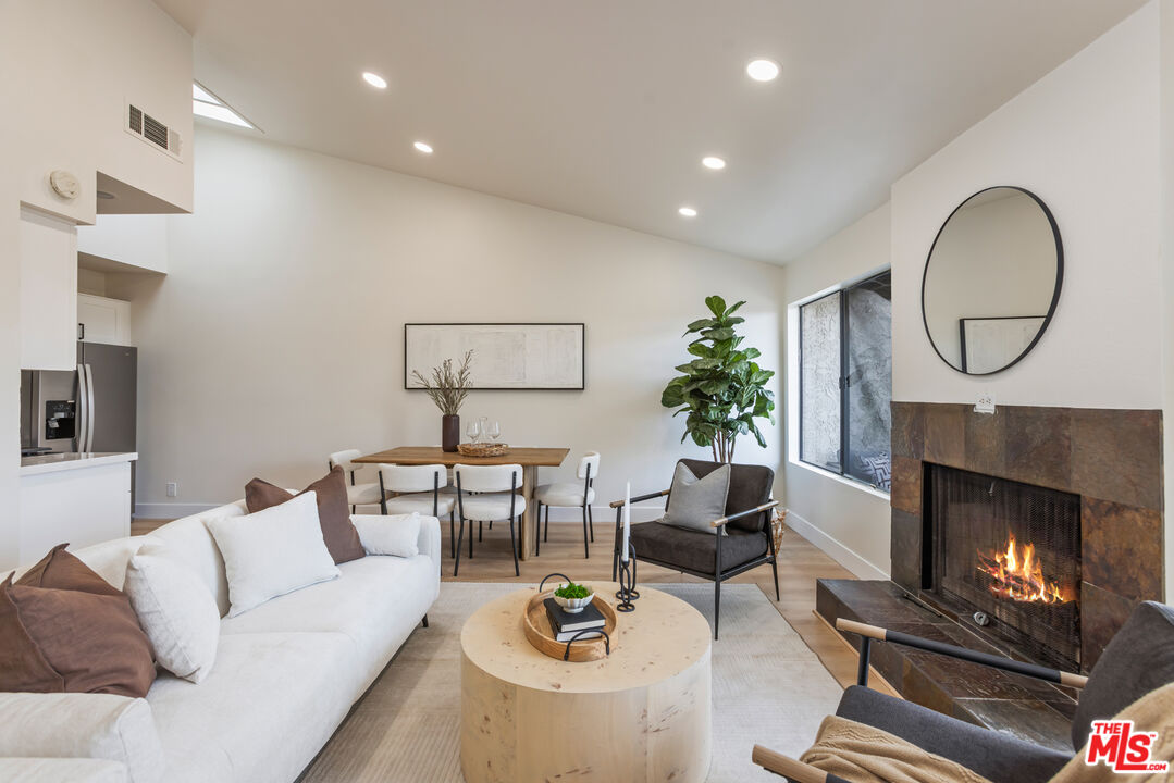 164 West 220th Street, Unit 10 Carson, CA 90745 - Photo 4 of 38