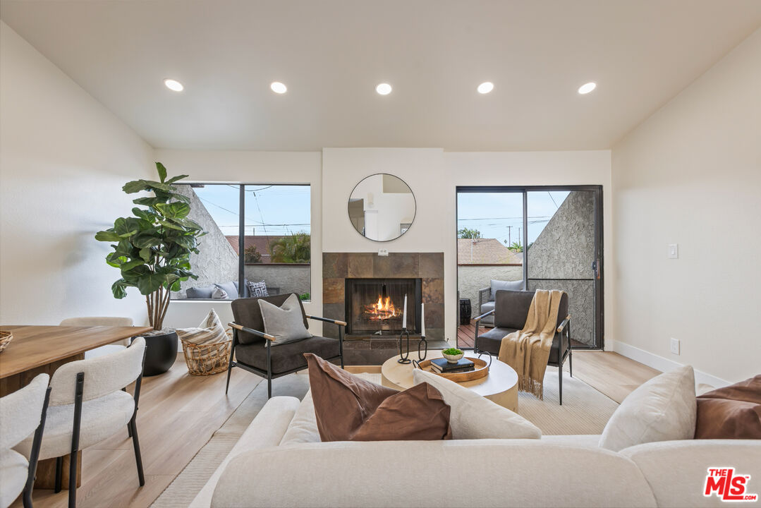 164 West 220th Street, Unit 10 Carson, CA 90745 - Photo 6 of 38