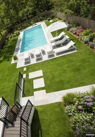 a view of an outdoor space