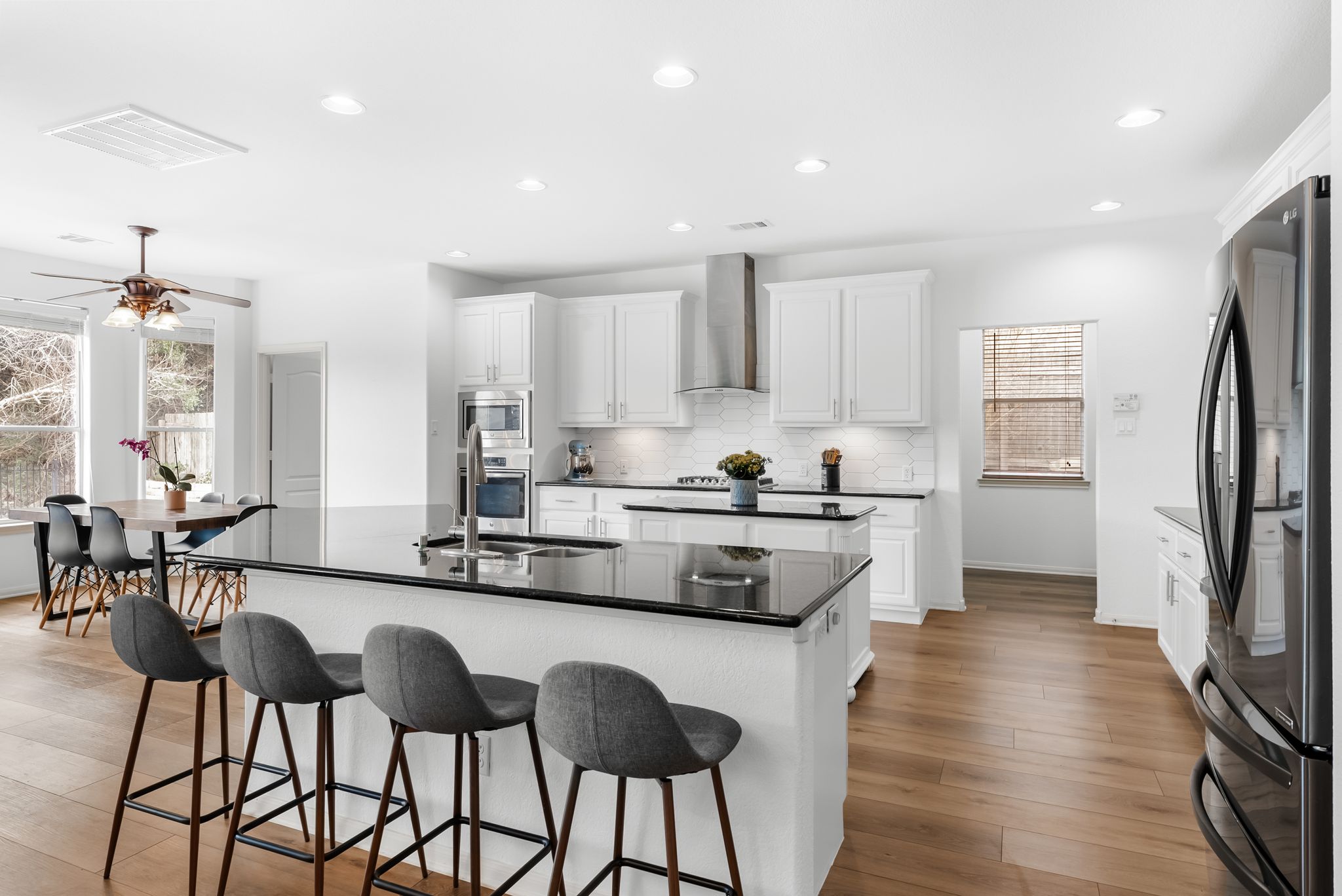 2429 Shire Ridge Drive Austin, TX 78732 - Photo 2 of 39