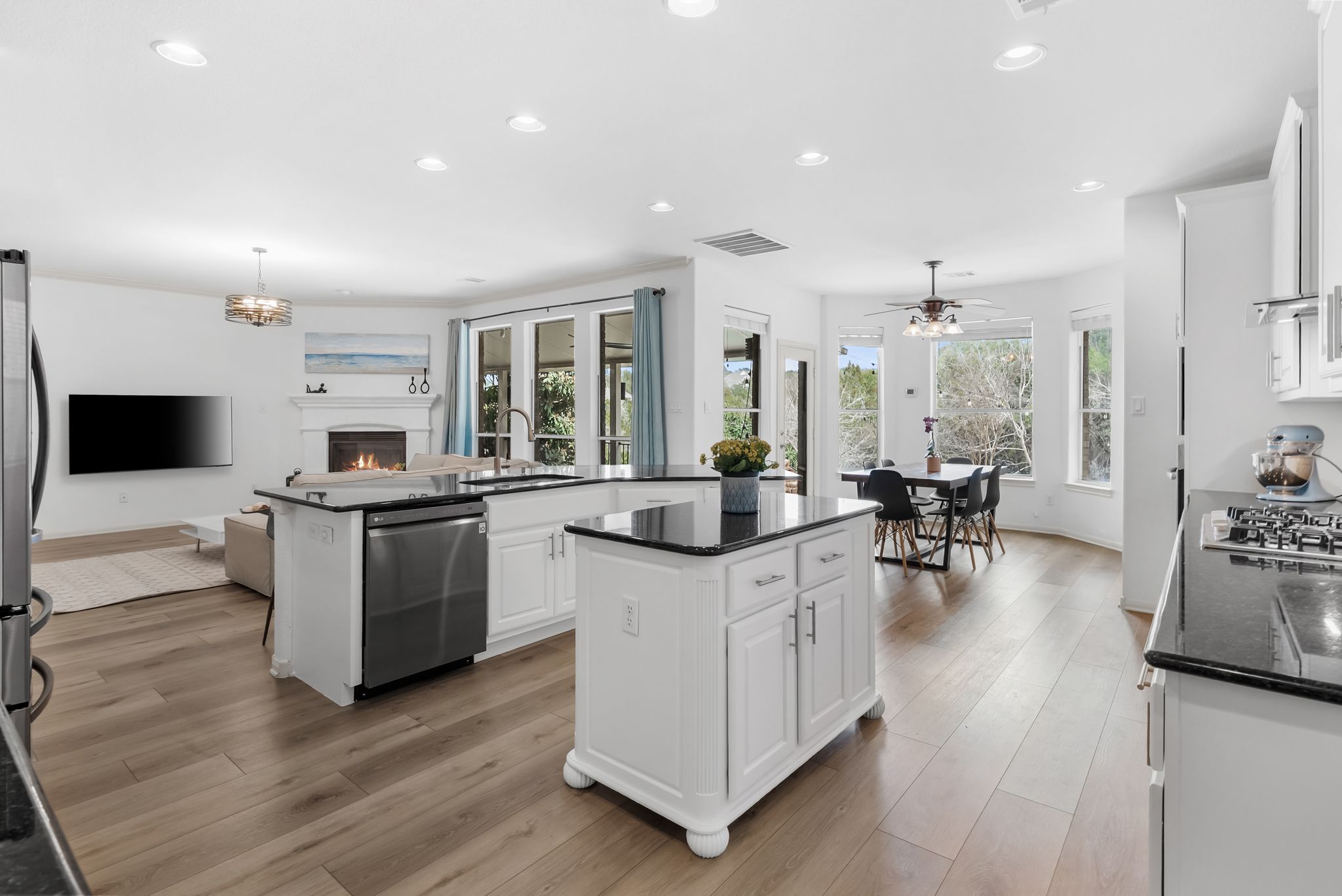 2429 Shire Ridge Drive Austin, TX 78732 - Photo 4 of 39