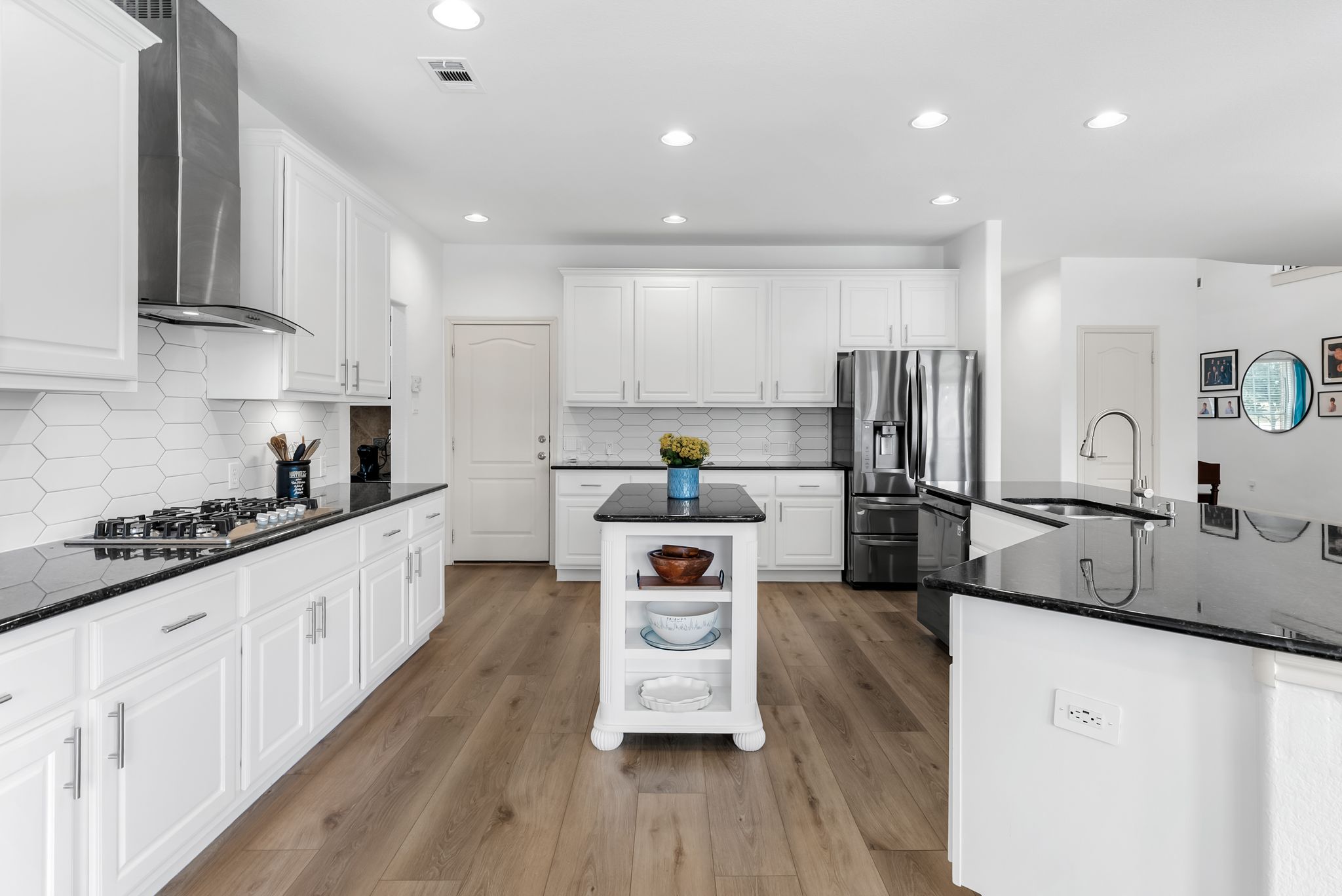 2429 Shire Ridge Drive Austin, TX 78732 - Photo 7 of 39