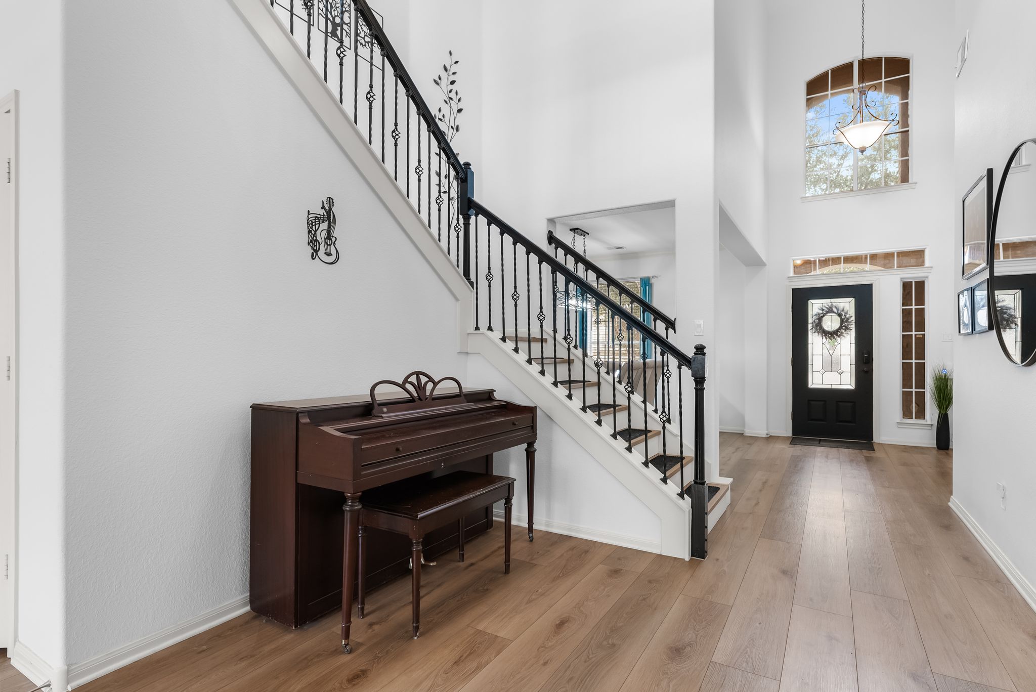 2429 Shire Ridge Drive Austin, TX 78732 - Photo 9 of 39