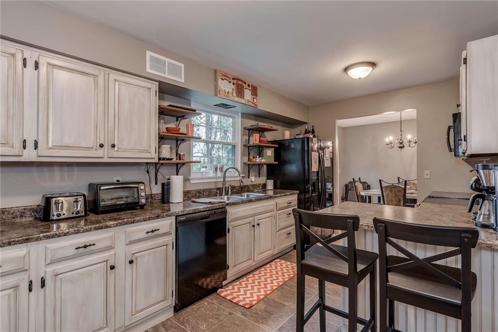 2412 Woodbine Road Aliquippa, PA 15001 - Photo 8 of 25 Gallery Image 8