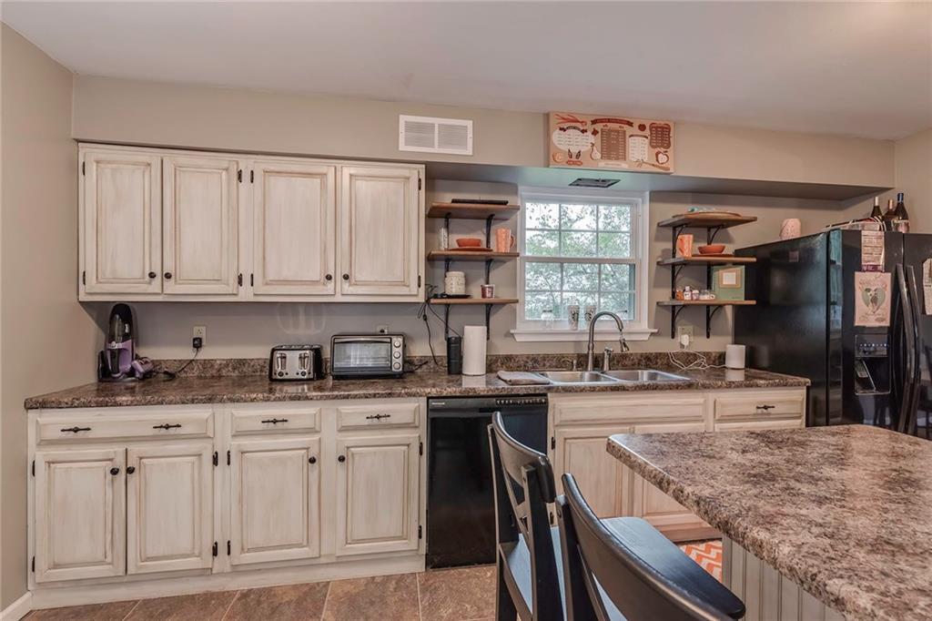 2412 Woodbine Road Aliquippa, PA 15001 - Photo 9 of 25 Gallery Image 9