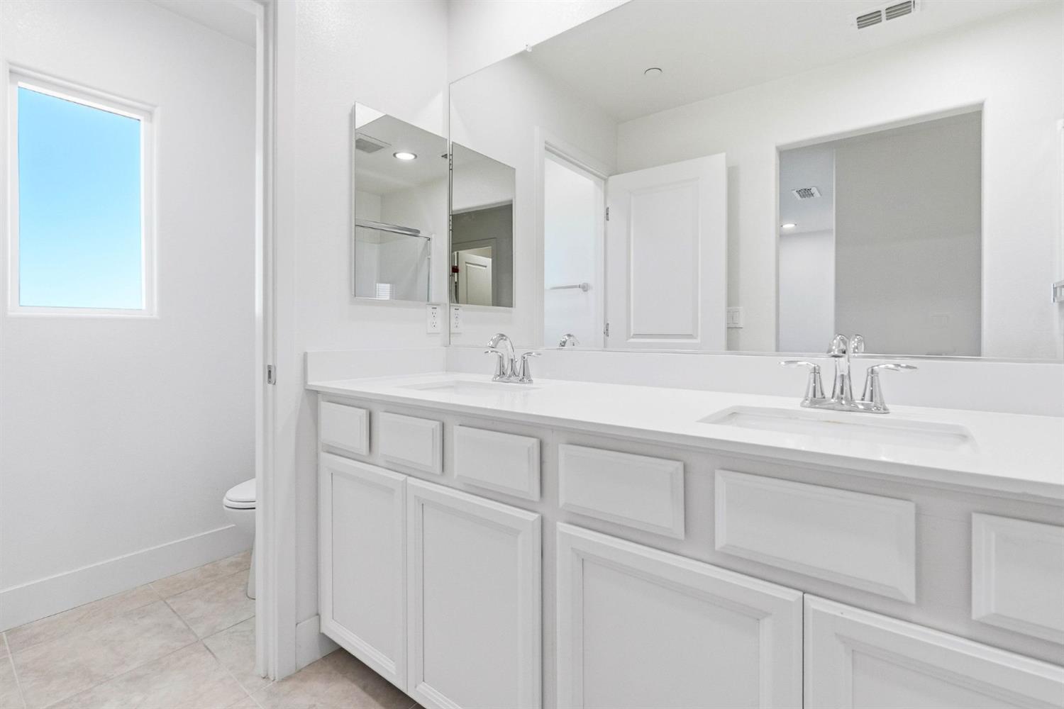 2564 Prosper Road Sacramento, CA 95834 - Photo 36 of 46 3rd Level FULL Bath Inside Main Bedroom