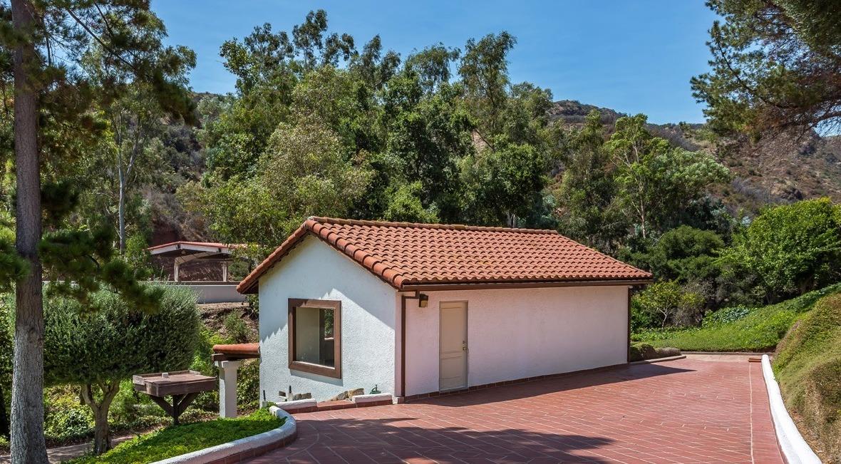 2144 Baldwin Road Ojai, CA 93023 - Photo 45 of 50 a view of a house with a yard