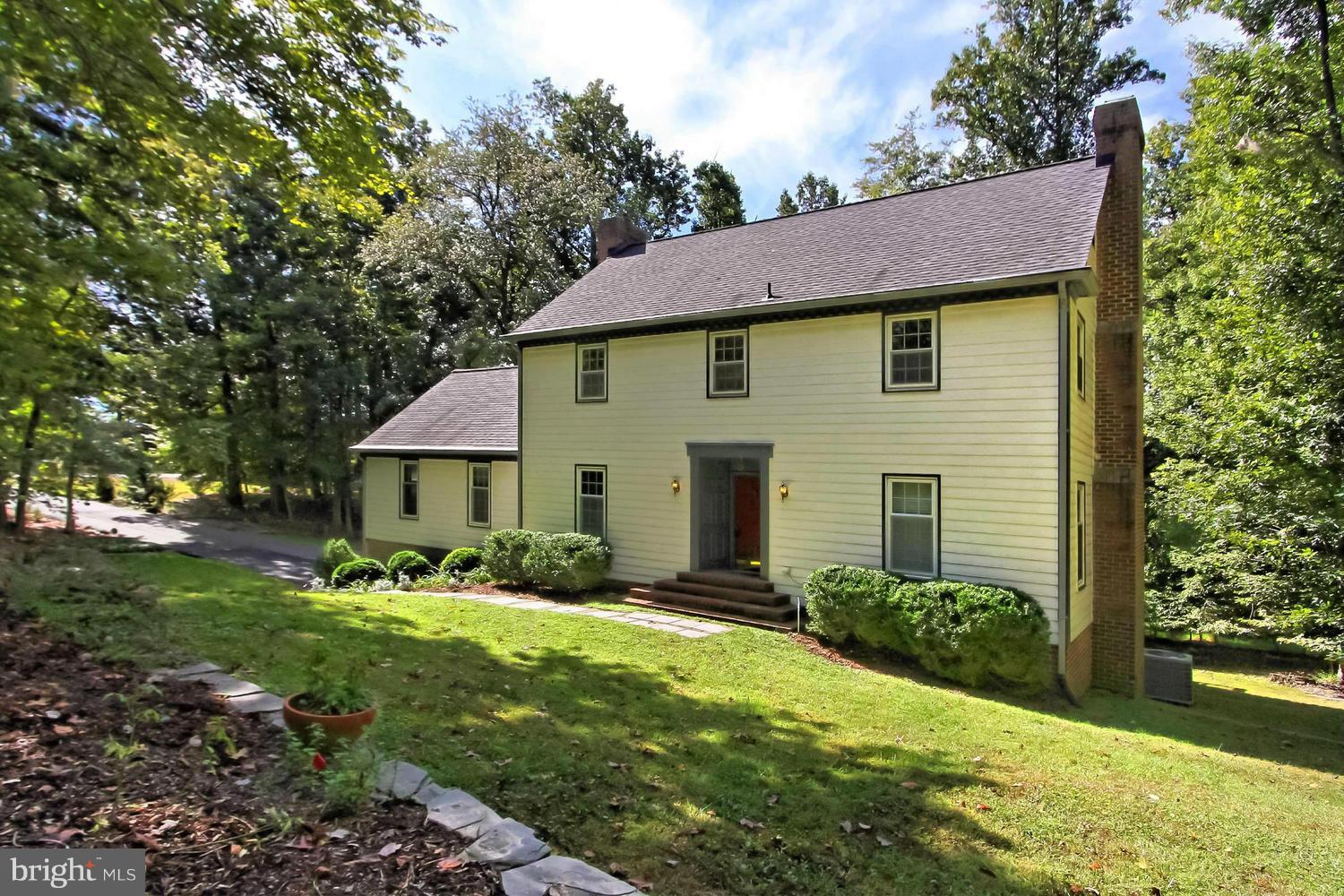 12467 Henderson Road Clifton, VA 20124 - Photo 2 of 30 Exterior (Front)