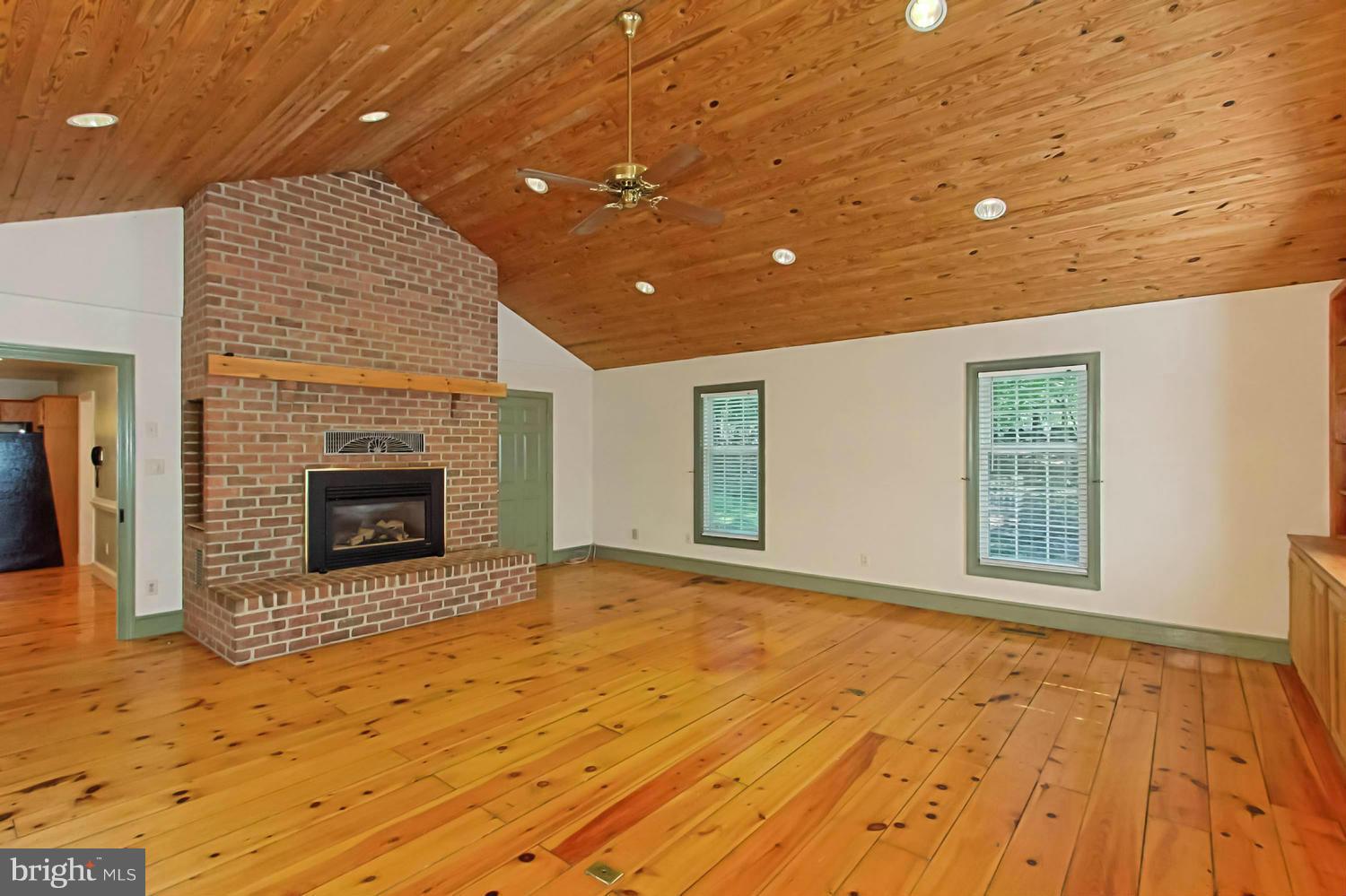 12467 Henderson Road Clifton, VA 20124 - Photo 14 of 30 Family Room