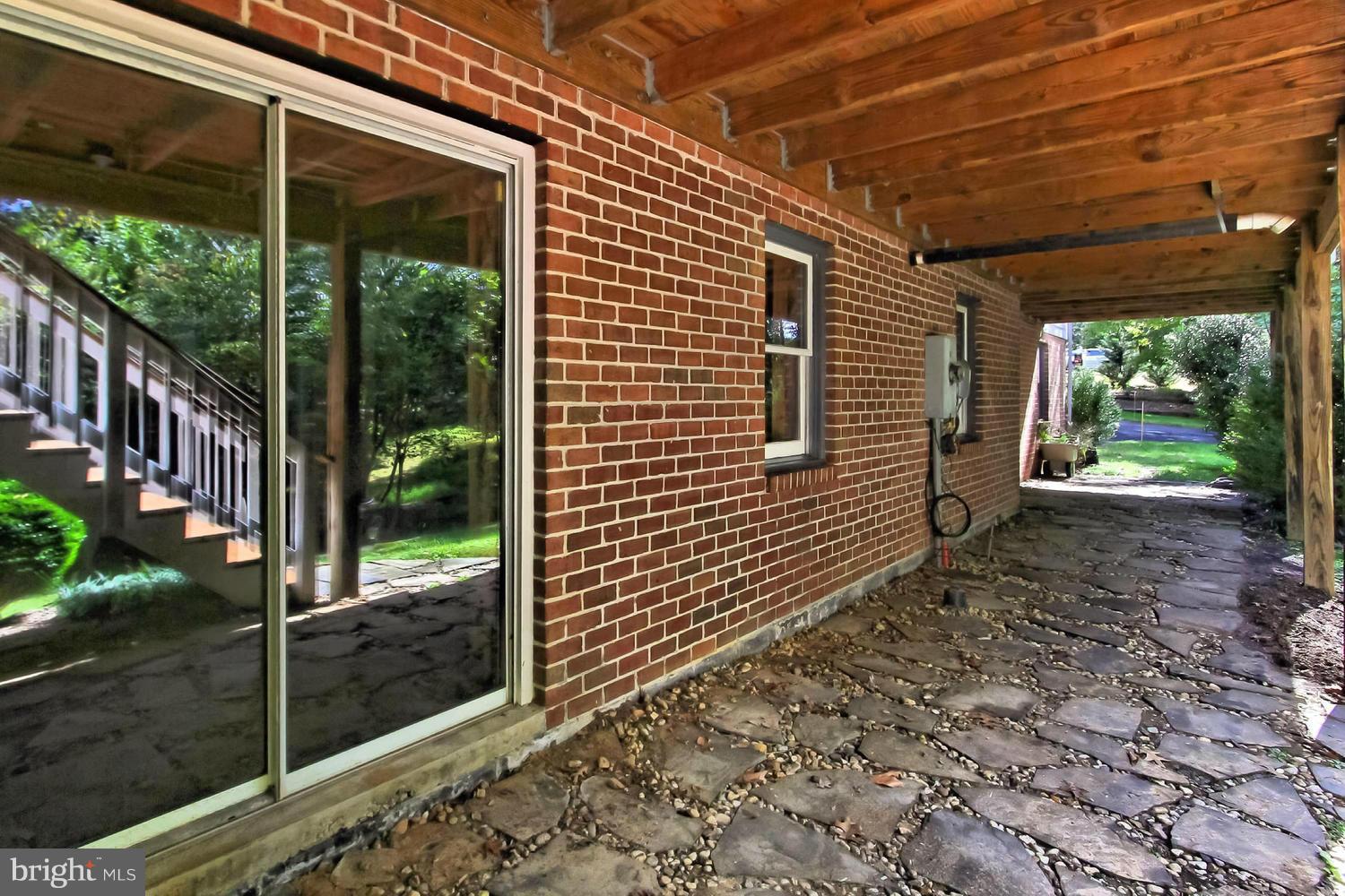 12467 Henderson Road Clifton, VA 20124 - Photo 26 of 30 Exterior (Rear)