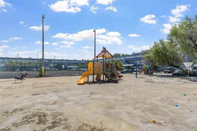 $2,500 | 9365 Fontainebleau Boulevard, Unit E225, Miami, FL 33172