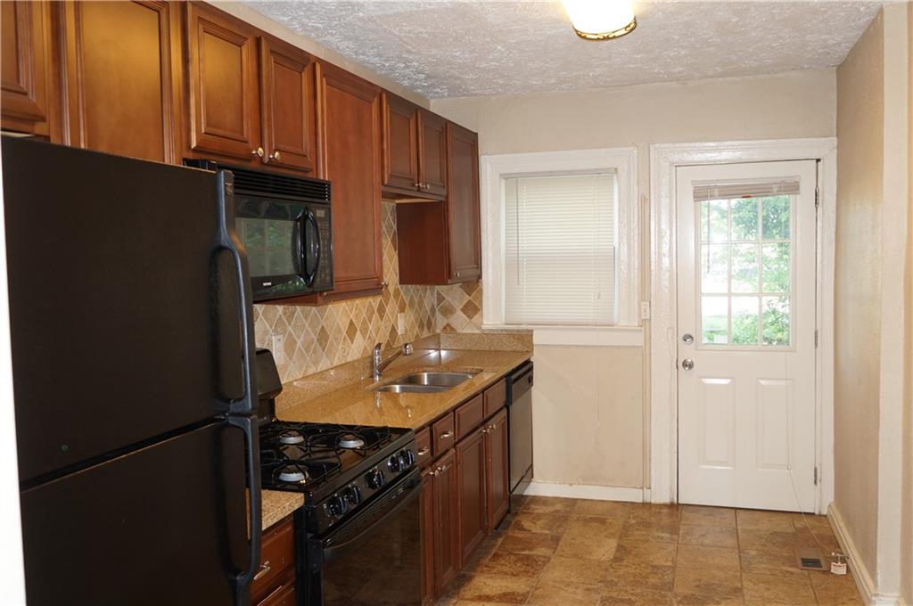 583 Colonial Circle Southeast Marietta, GA 30060 - Photo 5 of 11