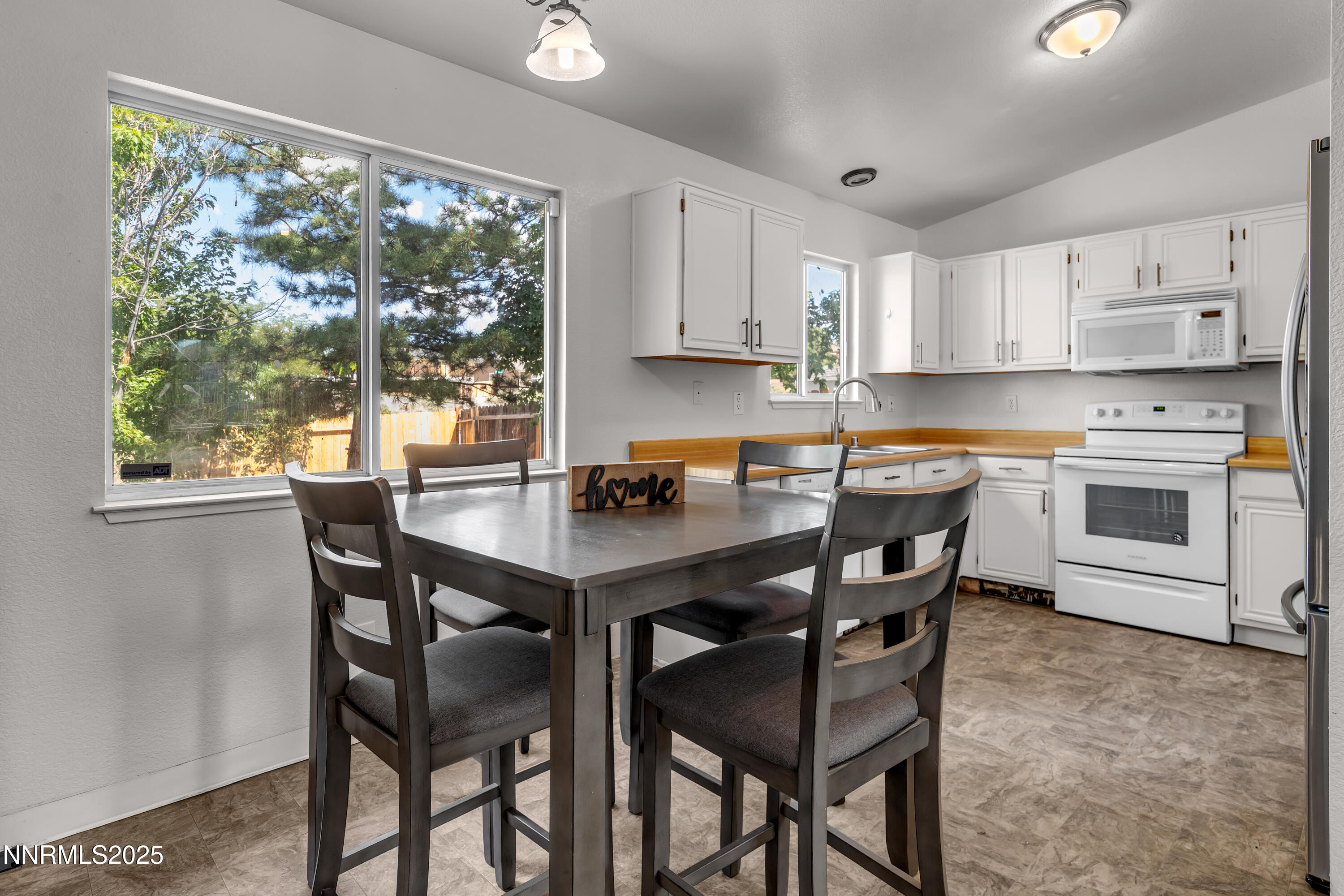 8664 Piper Place Reno, NV 89506 - Photo 4 of 36 Piper8664-006