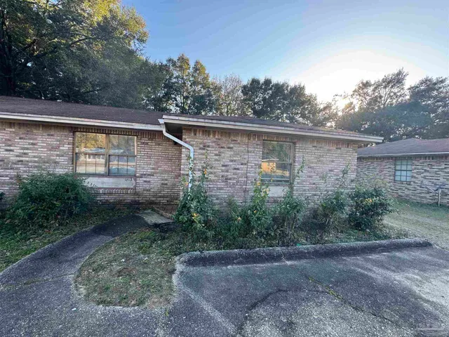 $1,200 | 6413 Kennington Circle, Milton, FL 32570