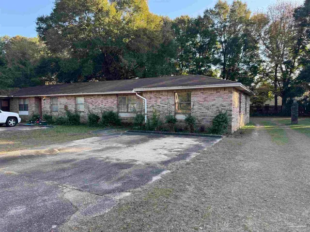 $1,200 | 6413 Kennington Circle, Milton, FL 32570