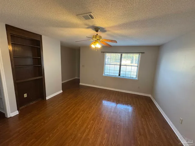 $1,200 | 6413 Kennington Circle, Milton, FL 32570