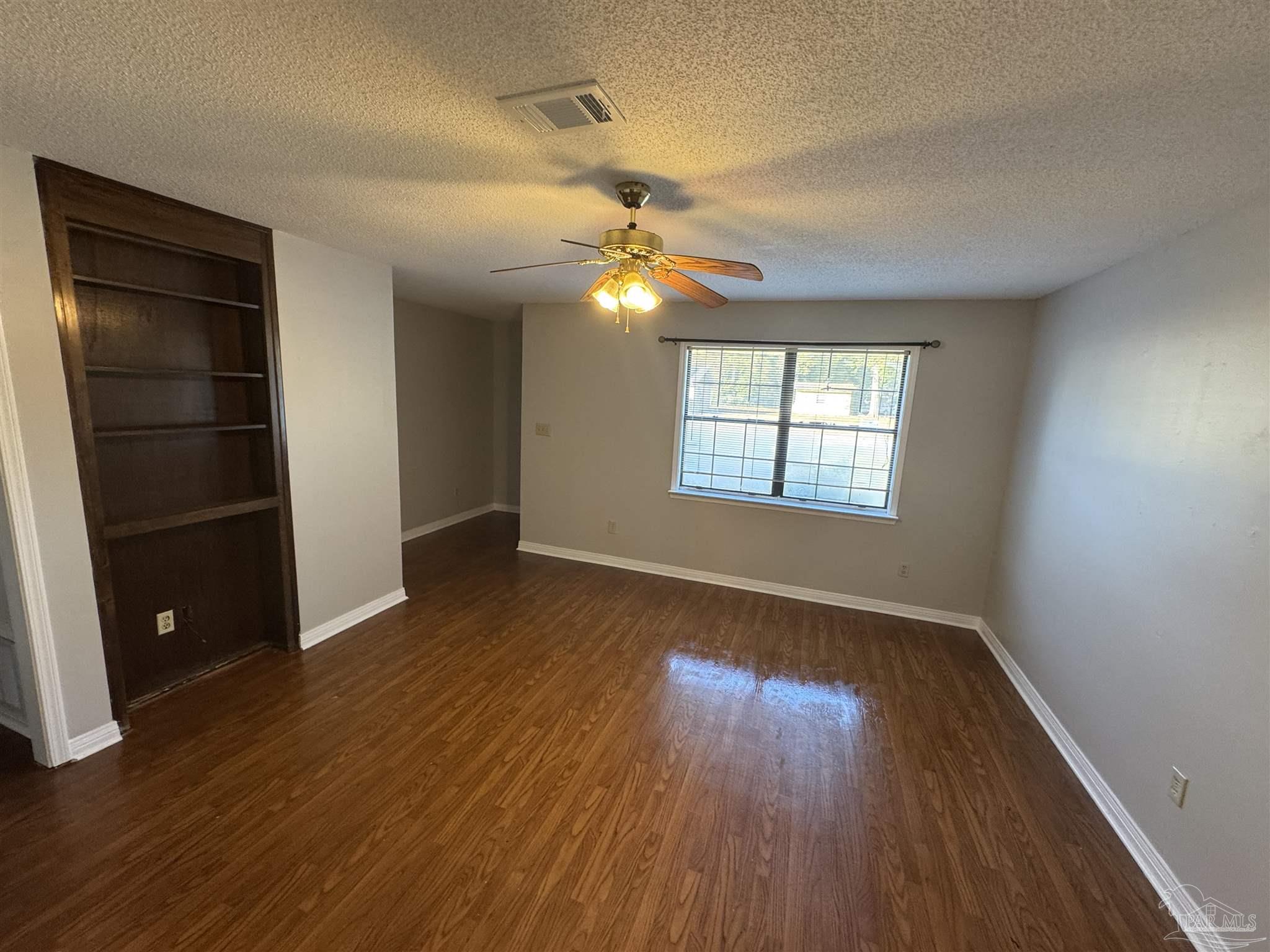 6413 Kennington Circle Milton, FL 32570 - Photo 2 of 16