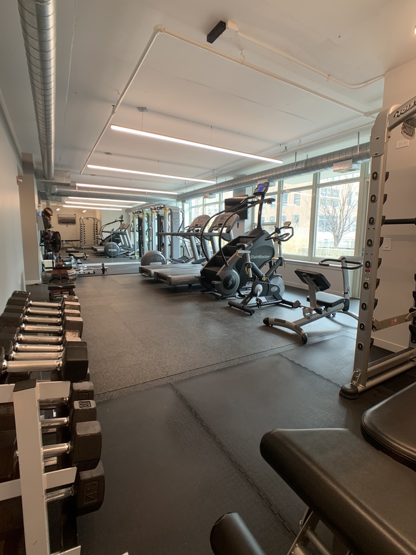 909 West Washington Boulevard, Unit 513 Chicago, IL 60607 - Photo 12 of 16 a view of a room with gym equipment