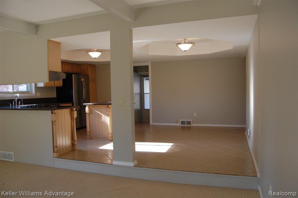 16822 Riverside Drive Livonia, MI 48154 - Photo 3 of 16 Kitchen 2.JPG