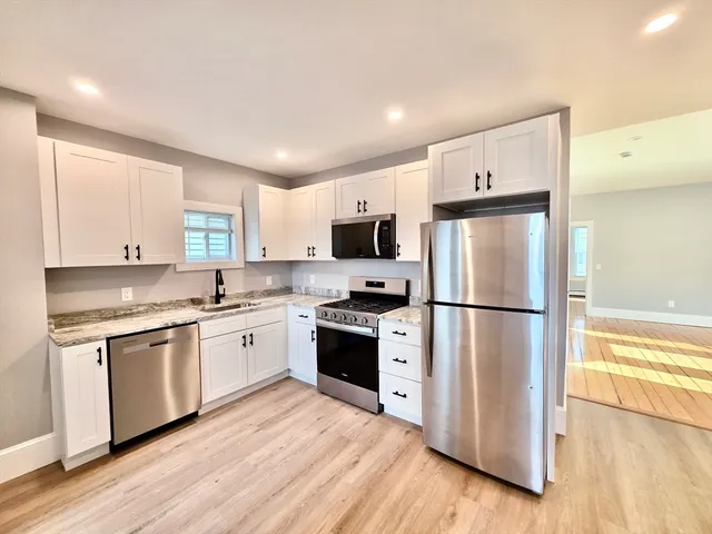 $2,500 | 73 Vernon Street, Unit 2, Providence, RI 02903