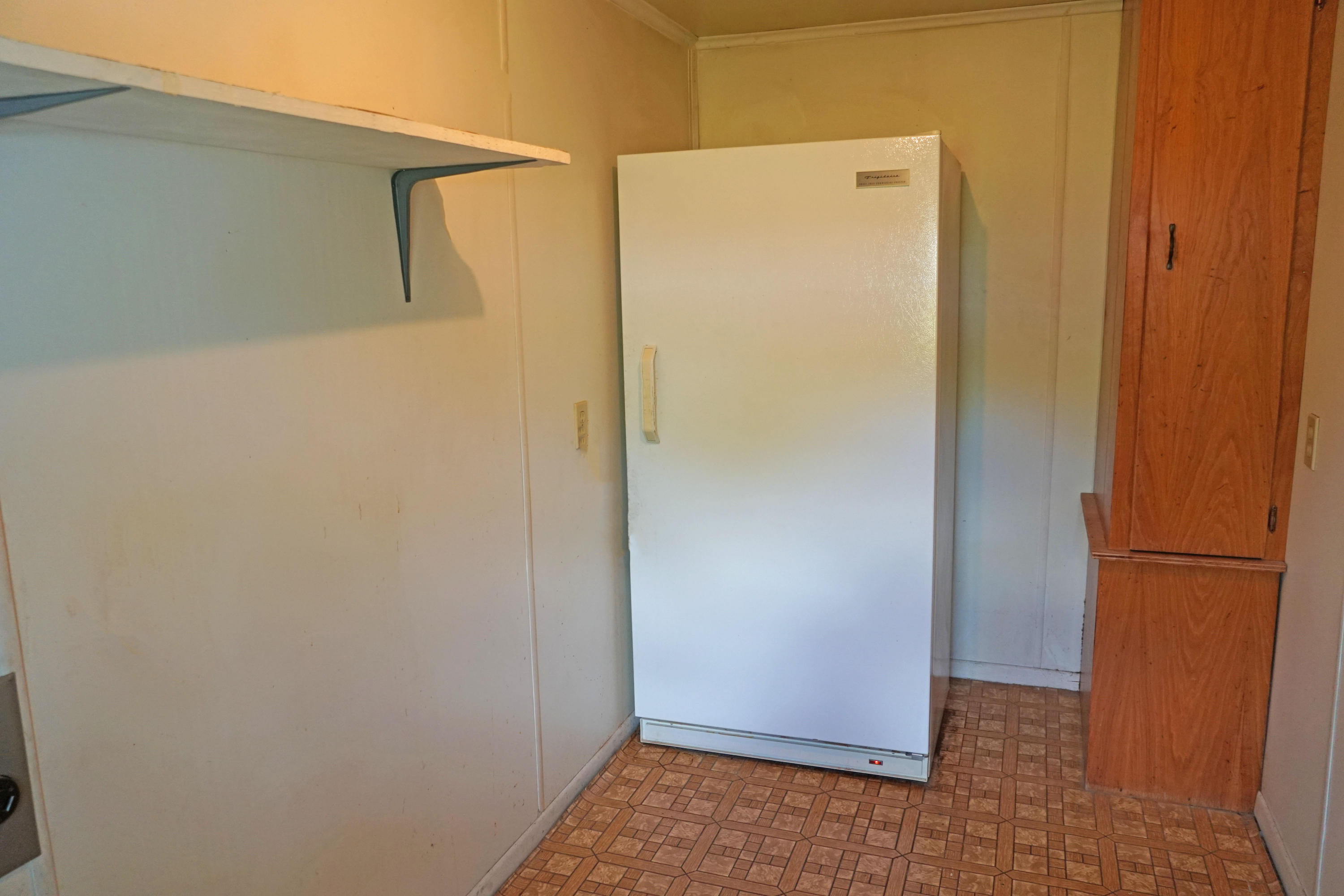 595 Dantzler Street Elloree, SC 29047 - Photo 26 of 36 D Laundry room 1
