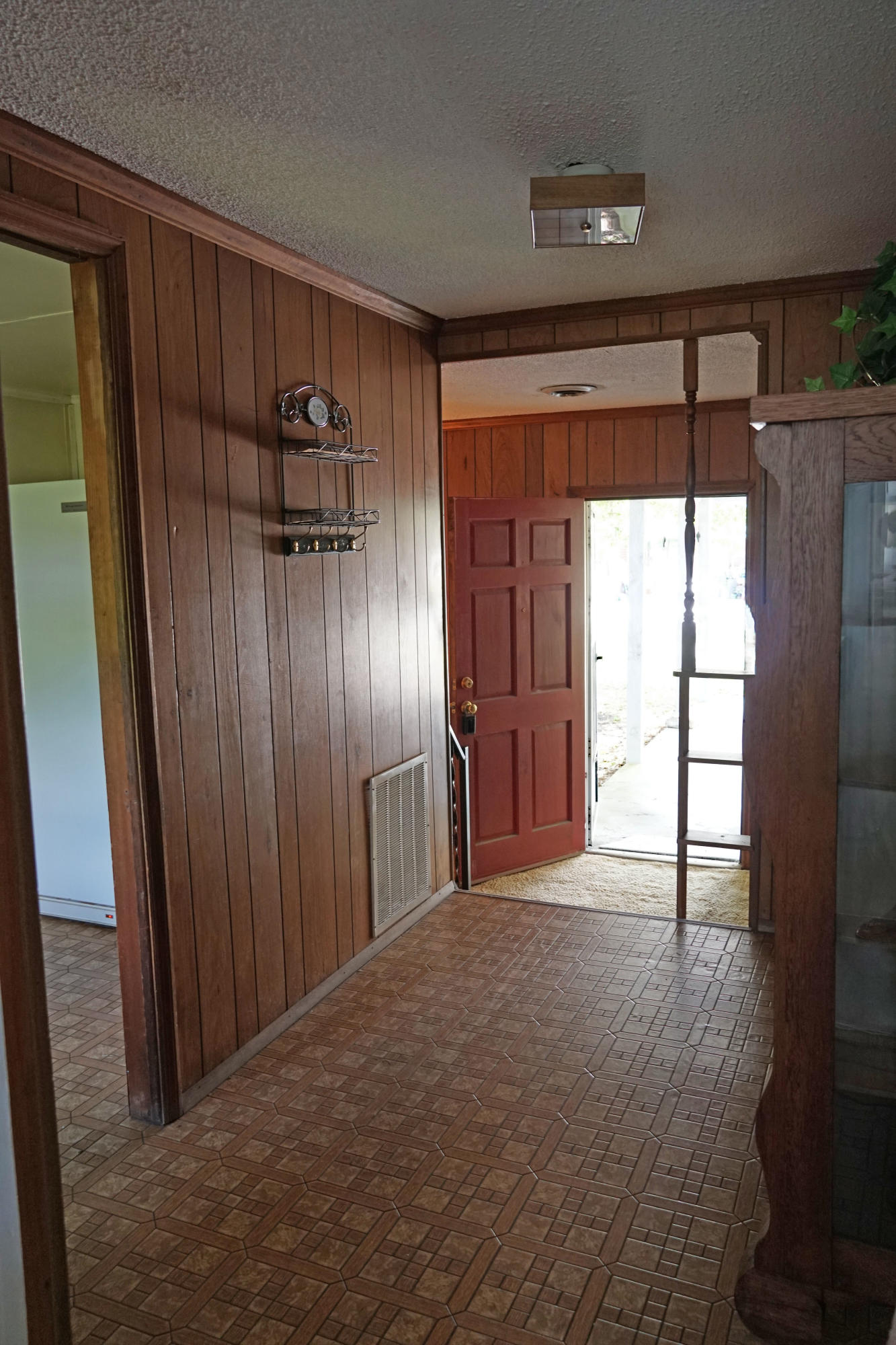 595 Dantzler Street Elloree, SC 29047 - Photo 10 of 36 D Foyer