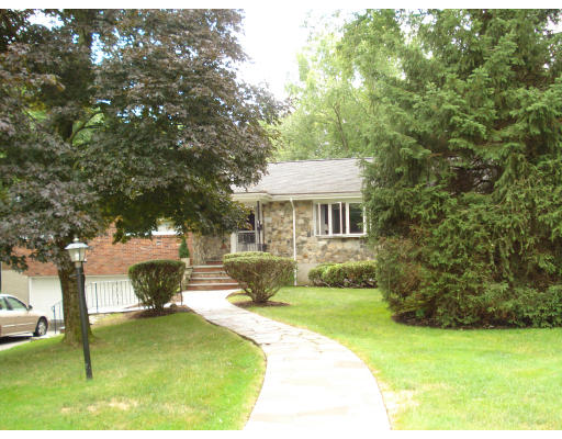 143 Fieldstone Road Westwood, MA 02090 - Photo 2 of 9 Gallery Image 2
