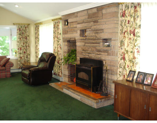 143 Fieldstone Road Westwood, MA 02090 - Photo 5 of 9 Gallery Image 5