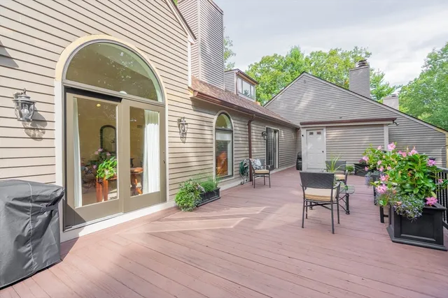 a view of a house with porch and garden
