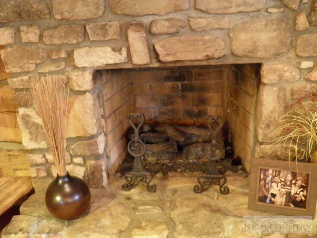 281 Little Creekside Road Banner Elk, NC 28604 - Photo 11 of 21 Gallery Image 11