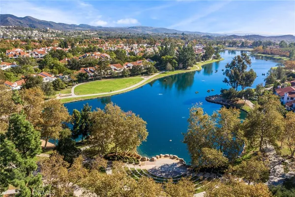 $929,900 | 160 Vía Lampara, Rancho Santa Margarita, CA 92688