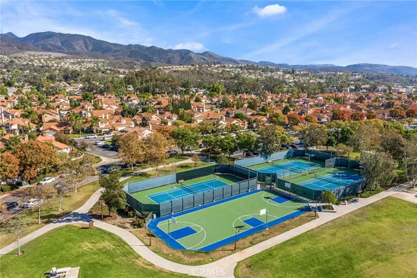 $929,900 | 160 Vía Lampara, Rancho Santa Margarita, CA 92688