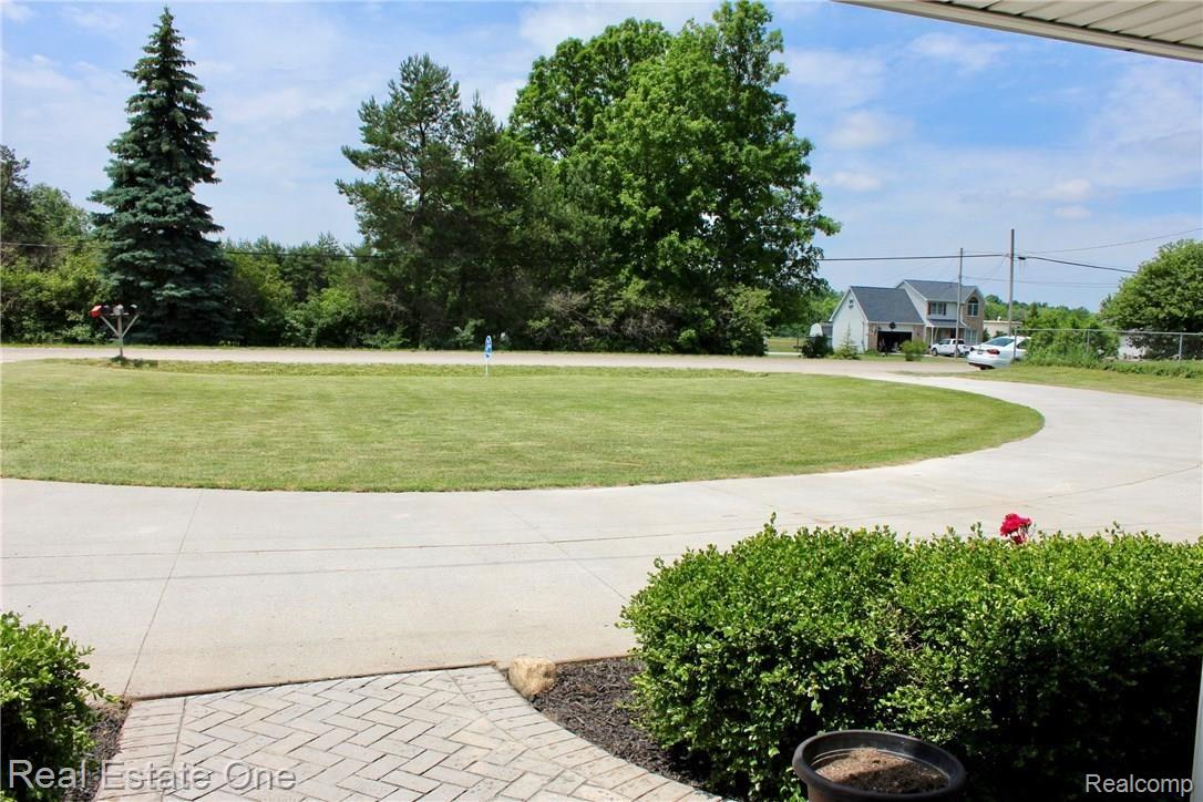 3260 North Henderson Road Davison, MI 48423 - Photo 6 of 59 fullsizeoutput_1cf8.jpeg