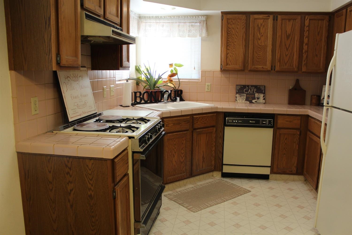 339 East Sycamore Avenue Reedley, CA 93654 - Photo 5 of 10 Gallery Image 5