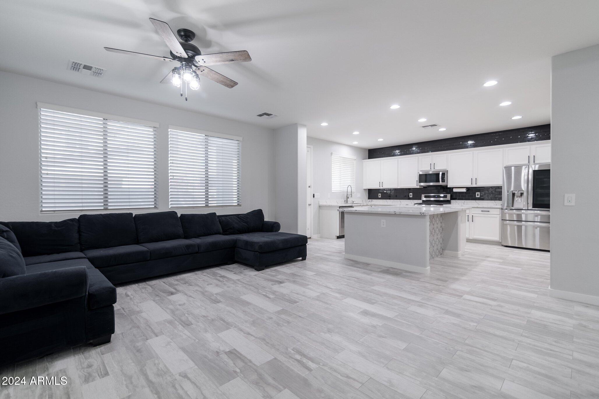 2066 South Martingale Road Gilbert, AZ 85295 - Photo 11 of 33 Living room 1
