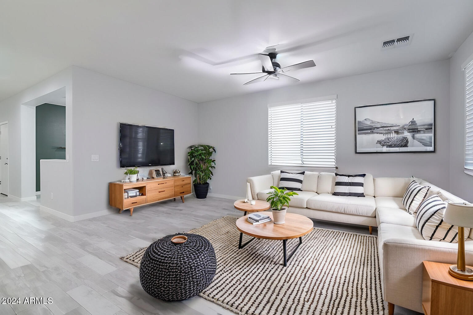 2066 South Martingale Road Gilbert, AZ 85295 - Photo 12 of 33 Virtual Staging AI -Living Room