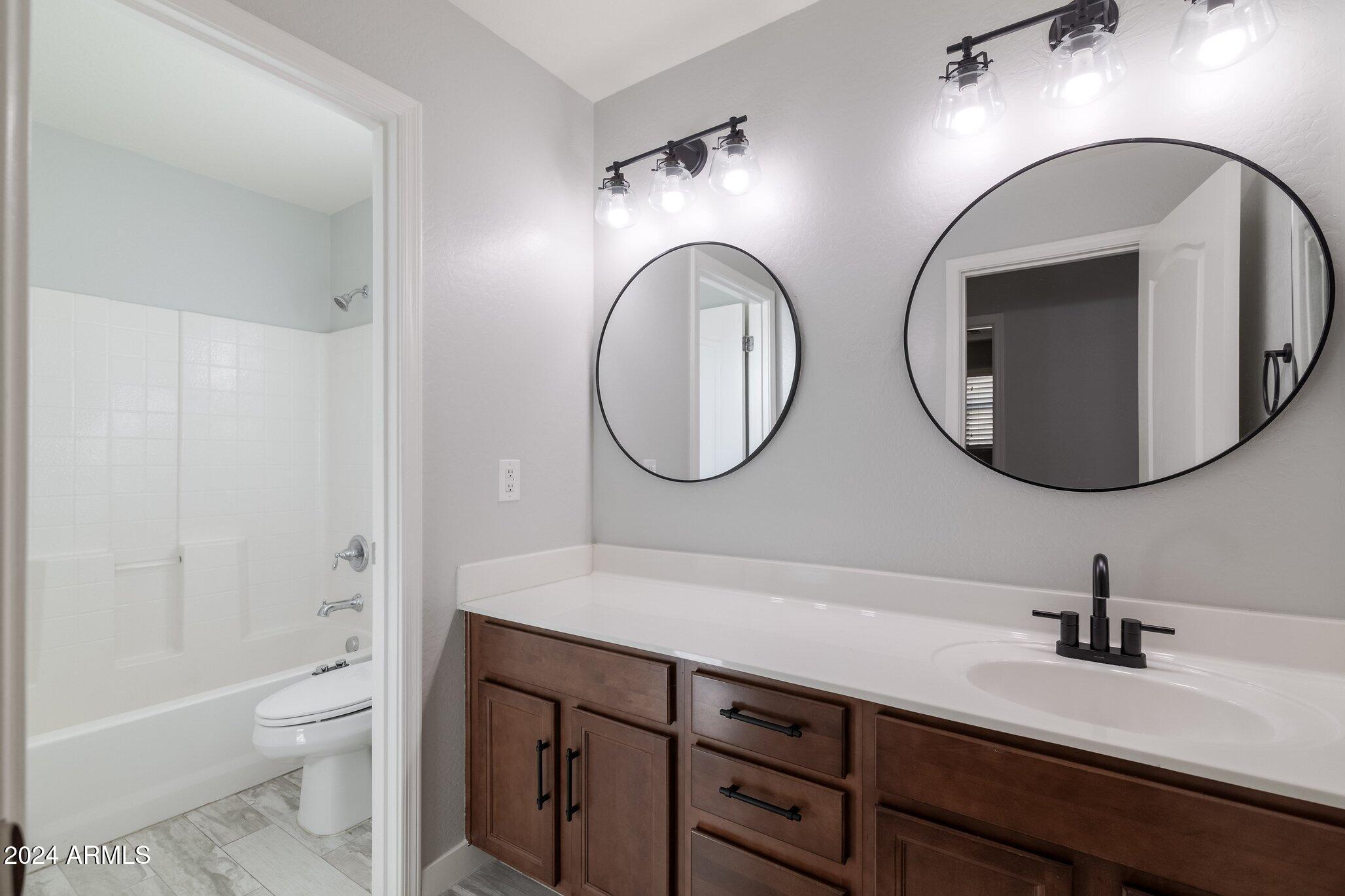 2066 South Martingale Road Gilbert, AZ 85295 - Photo 25 of 33 Upstairs Full Bath