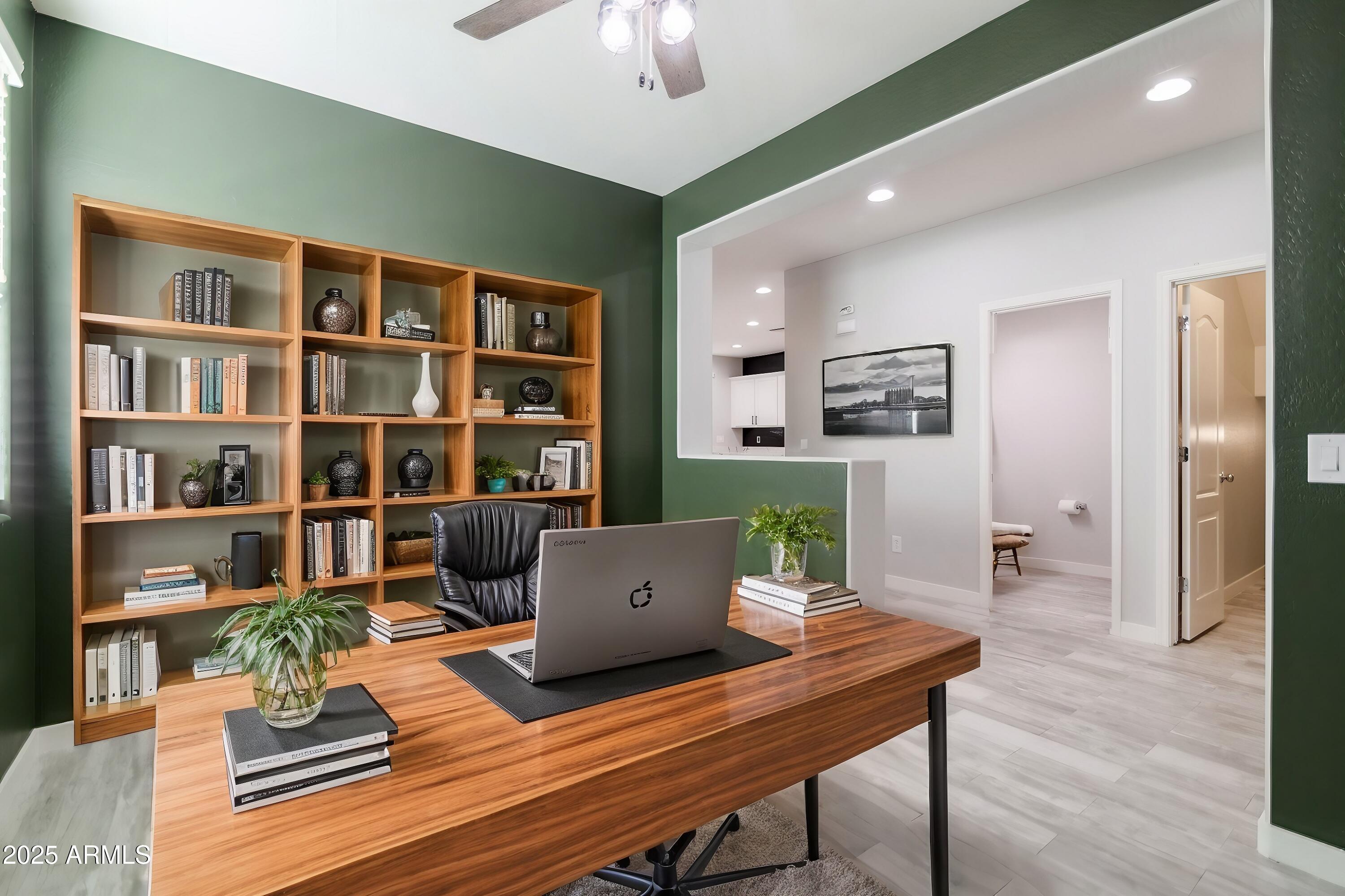 2066 South Martingale Road Gilbert, AZ 85295 - Photo 5 of 33 Virtual Staging AI-Den