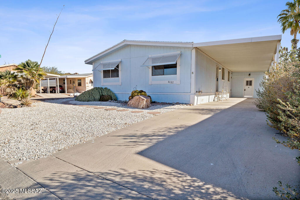 6137 South Barrister Road Tucson, AZ 85746 - Photo 6 of 30 5Y9A3553