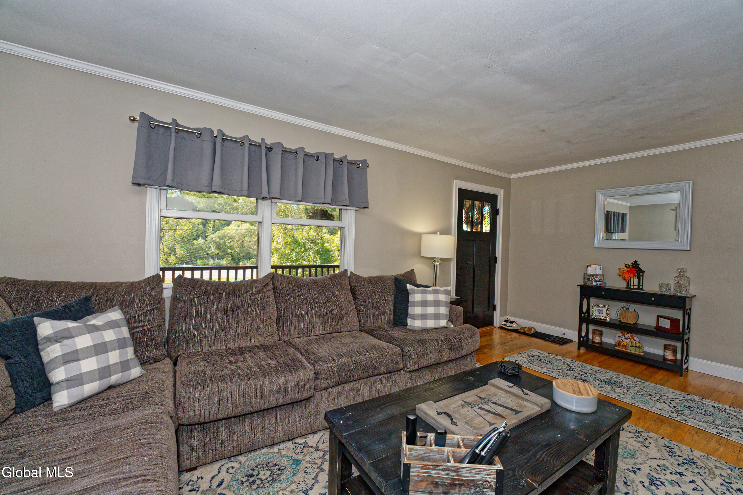3580 River Road Rensselaer, NY 12144 - Photo 16 of 51 Livingroom