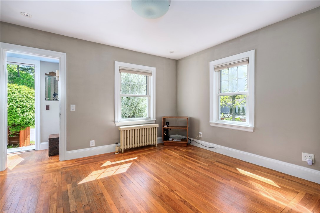 31 Errol Street Warwick, RI 02888 - Photo 6 of 34