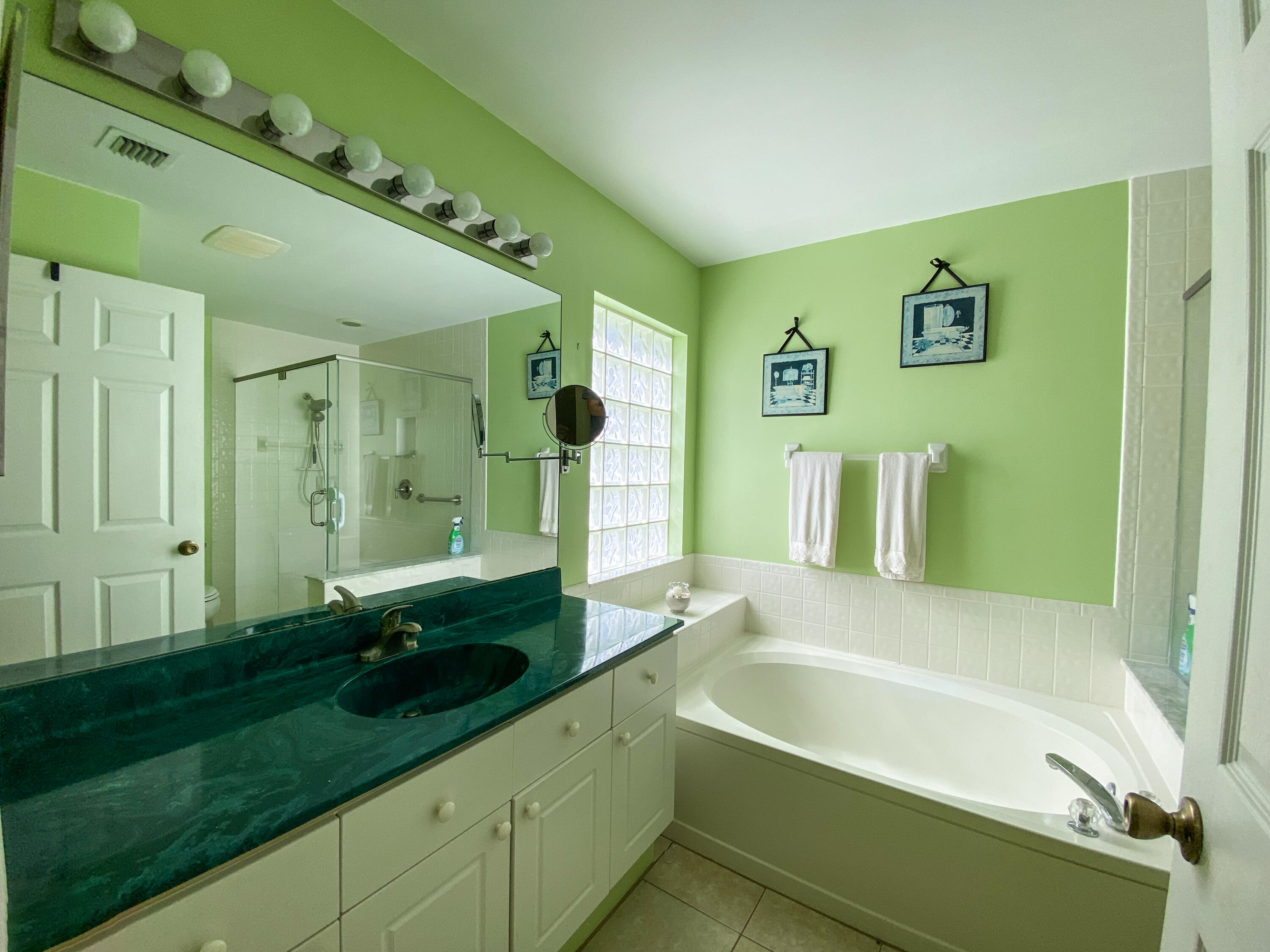 1820 Barnstable Road Wellington, FL 33414 - Photo 20 of 31 Bathroom01-01